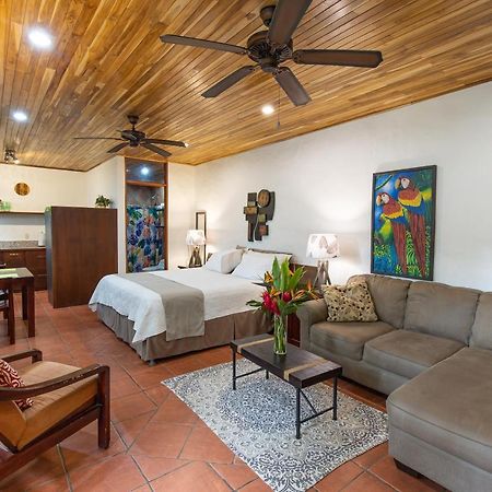 Jungle Creek Aparthotel Manuel Antonio Exterior photo