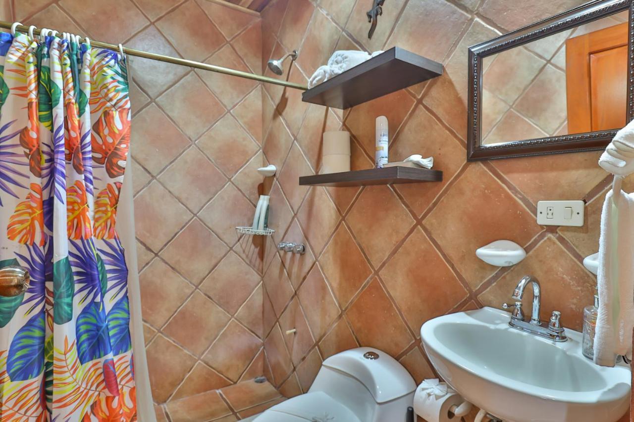 Jungle Creek Aparthotel Manuel Antonio Exterior photo