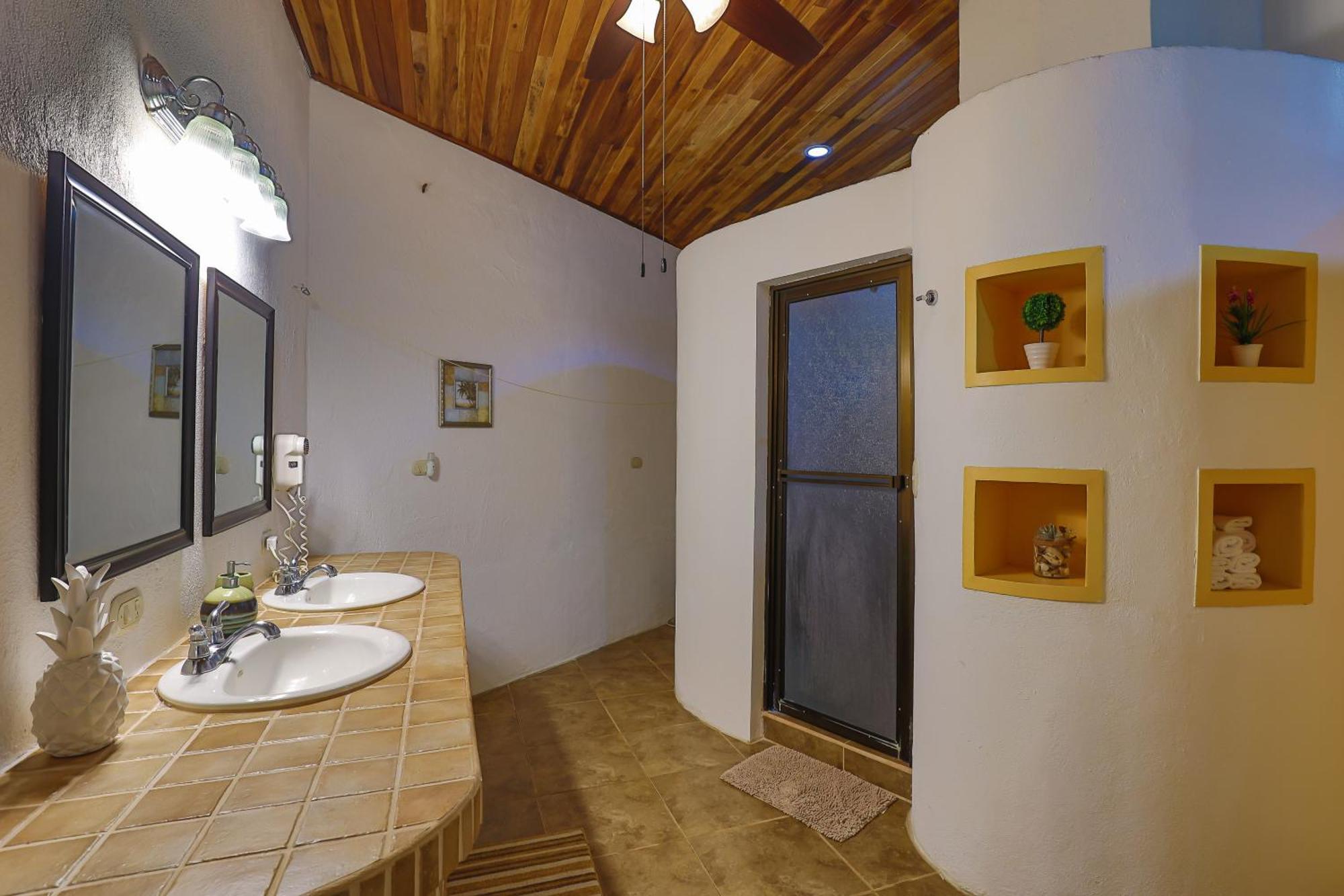 Jungle Creek Aparthotel Manuel Antonio Room photo