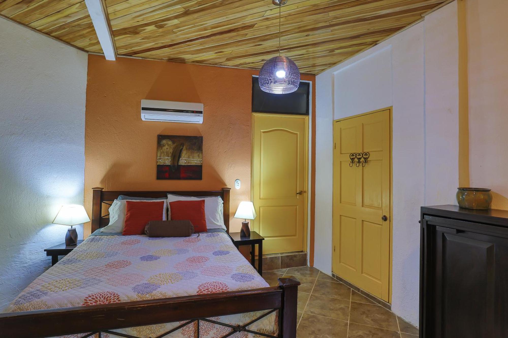 Jungle Creek Aparthotel Manuel Antonio Room photo